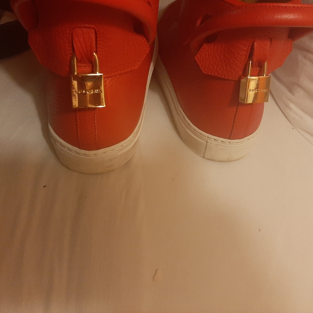 BUS C EMI size 42  Italy that have 10 in America